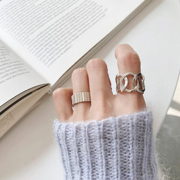 Vertical striped silver ring - Image 3