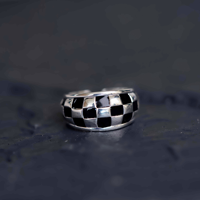 Classical checkered silver ring