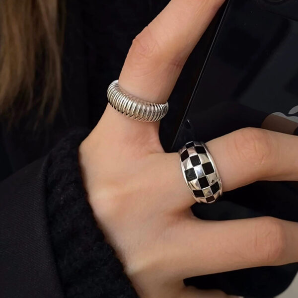 Classical checkered silver ring - Image 4