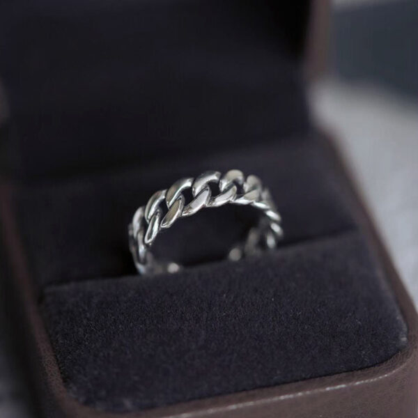 Chain style silver ring